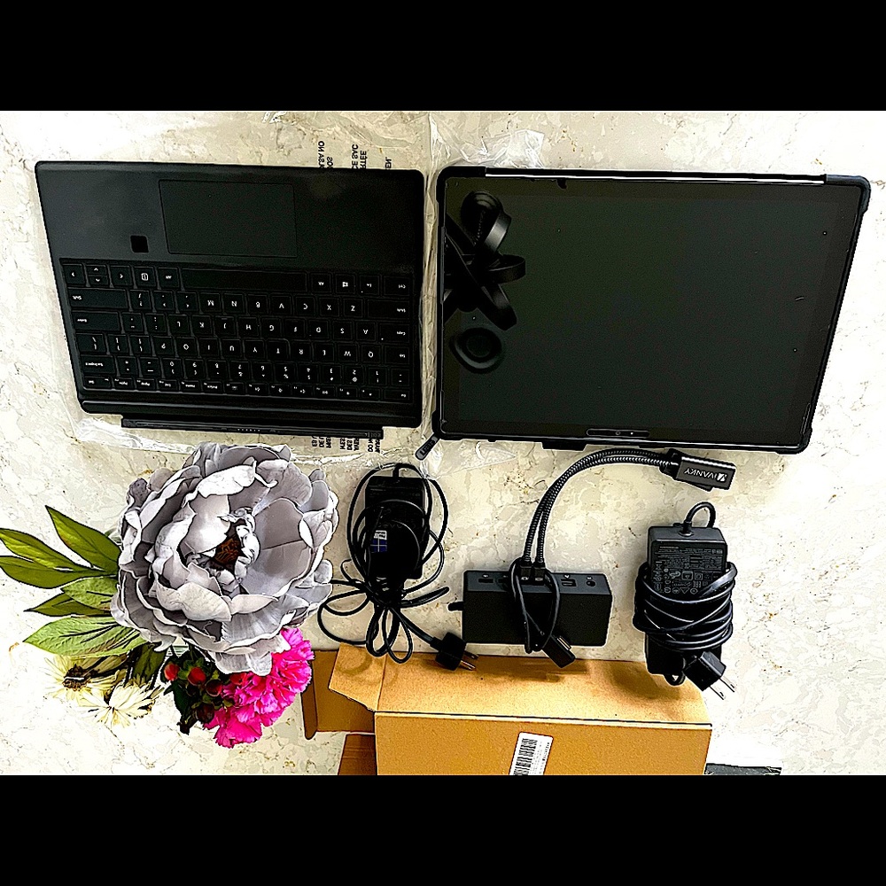 Surface PRO bundle w/ docking station HDMI cable, case , add monitor connector - Picture 2 of 15